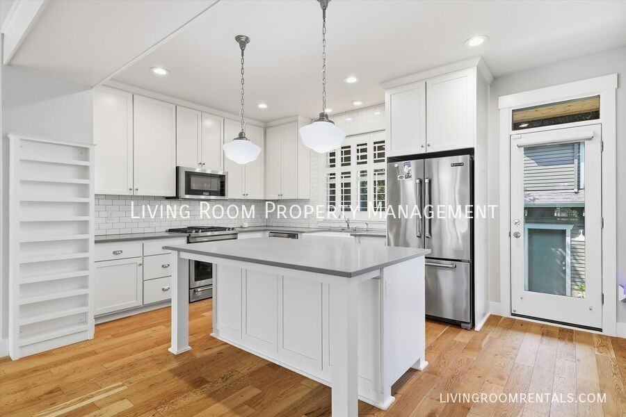 5485 Ne 37th Ave - Photo 4 of 20