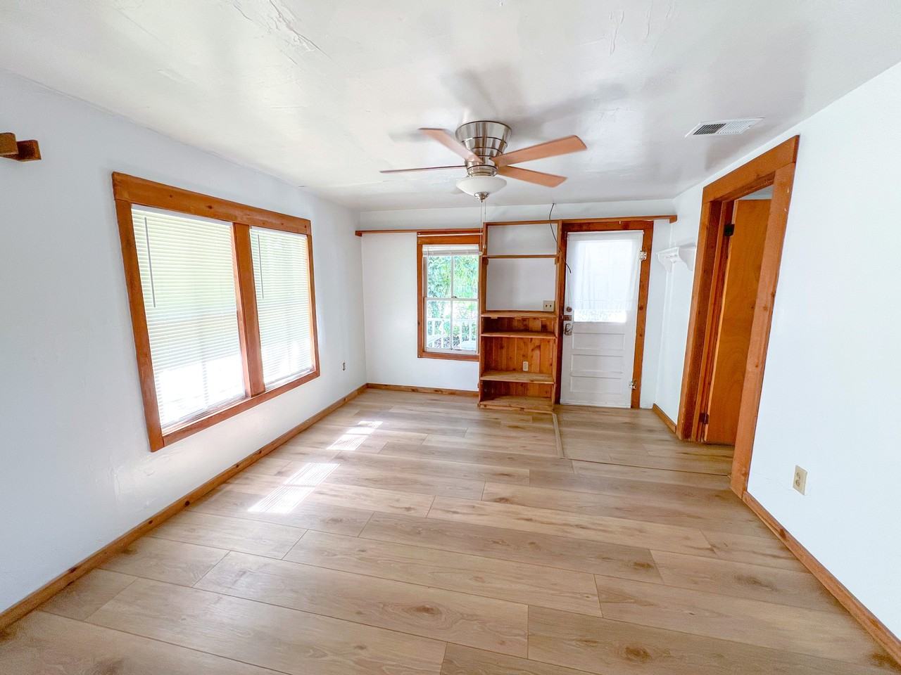 25825 W Newberry Rd #1 - Photo 3 of 15