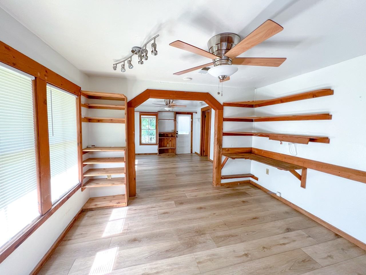 25825 W Newberry Rd #1 - Photo 4 of 15