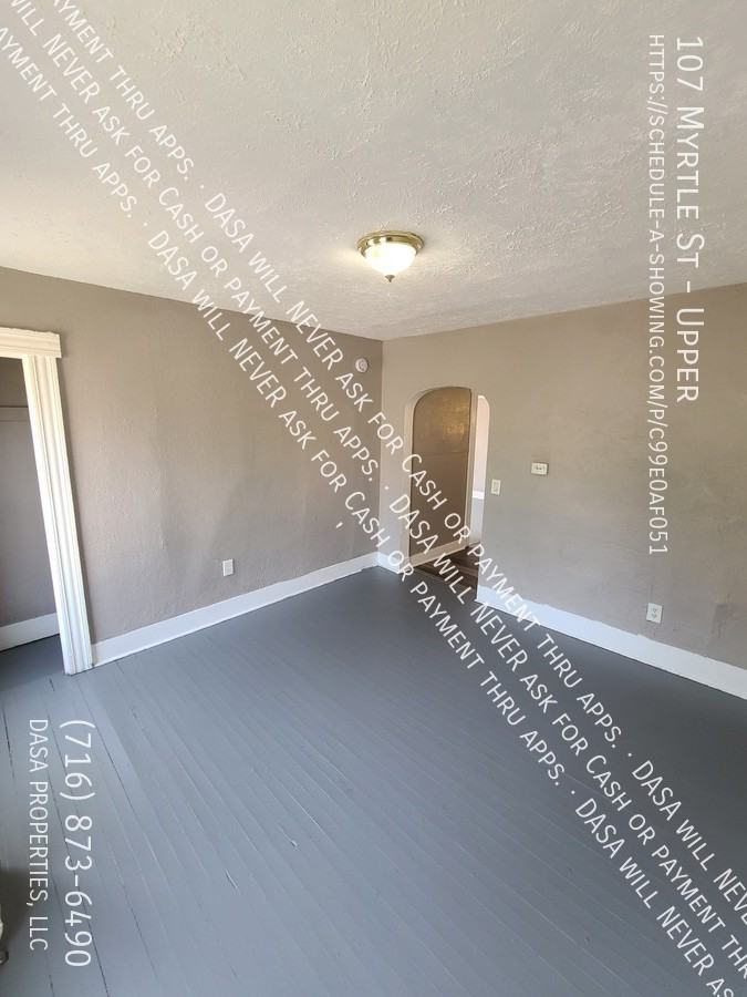 107 Myrtle St - Photo 3 of 10
