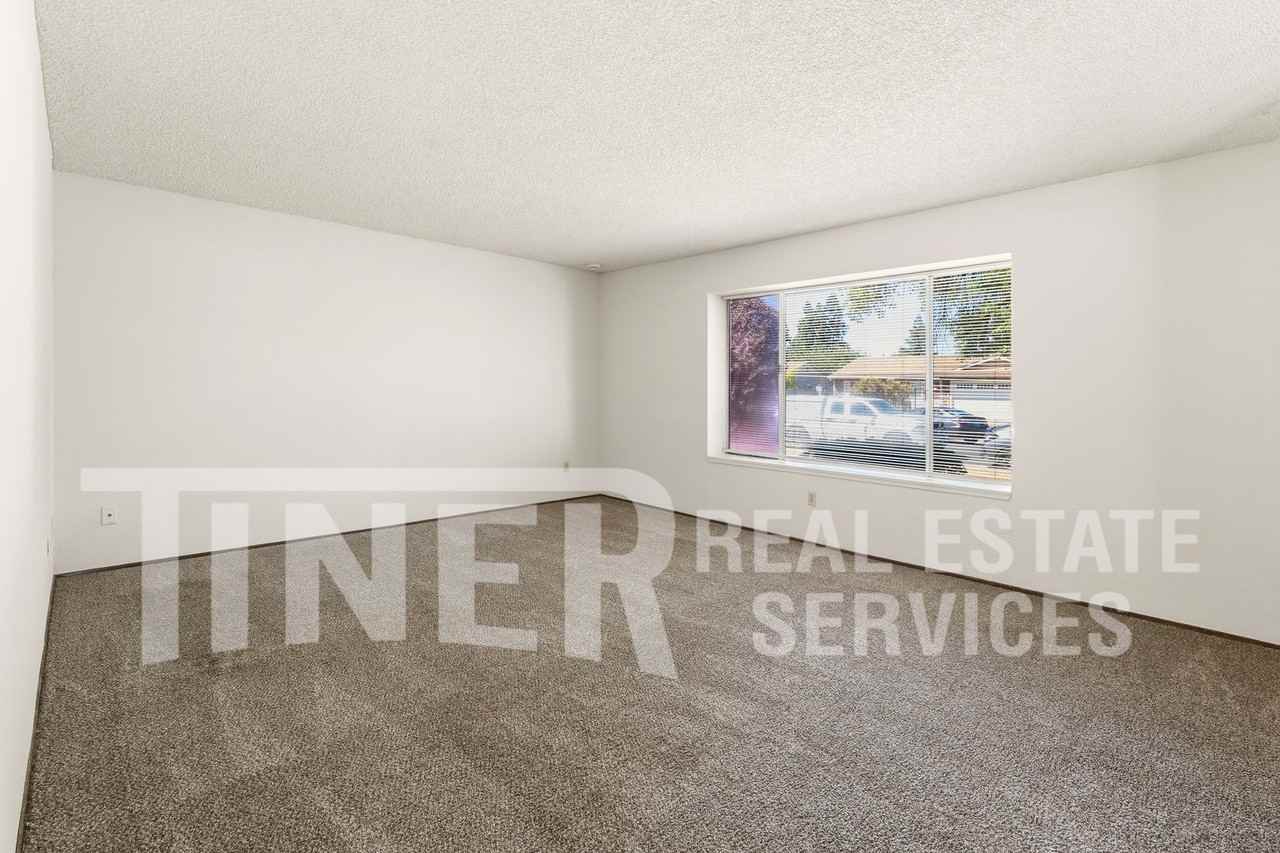 10237 Country Way - Photo 2 of 25