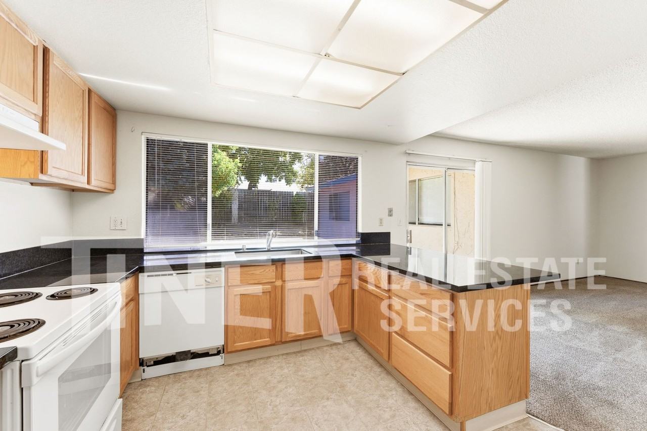 10237 Country Way - Photo 3 of 25