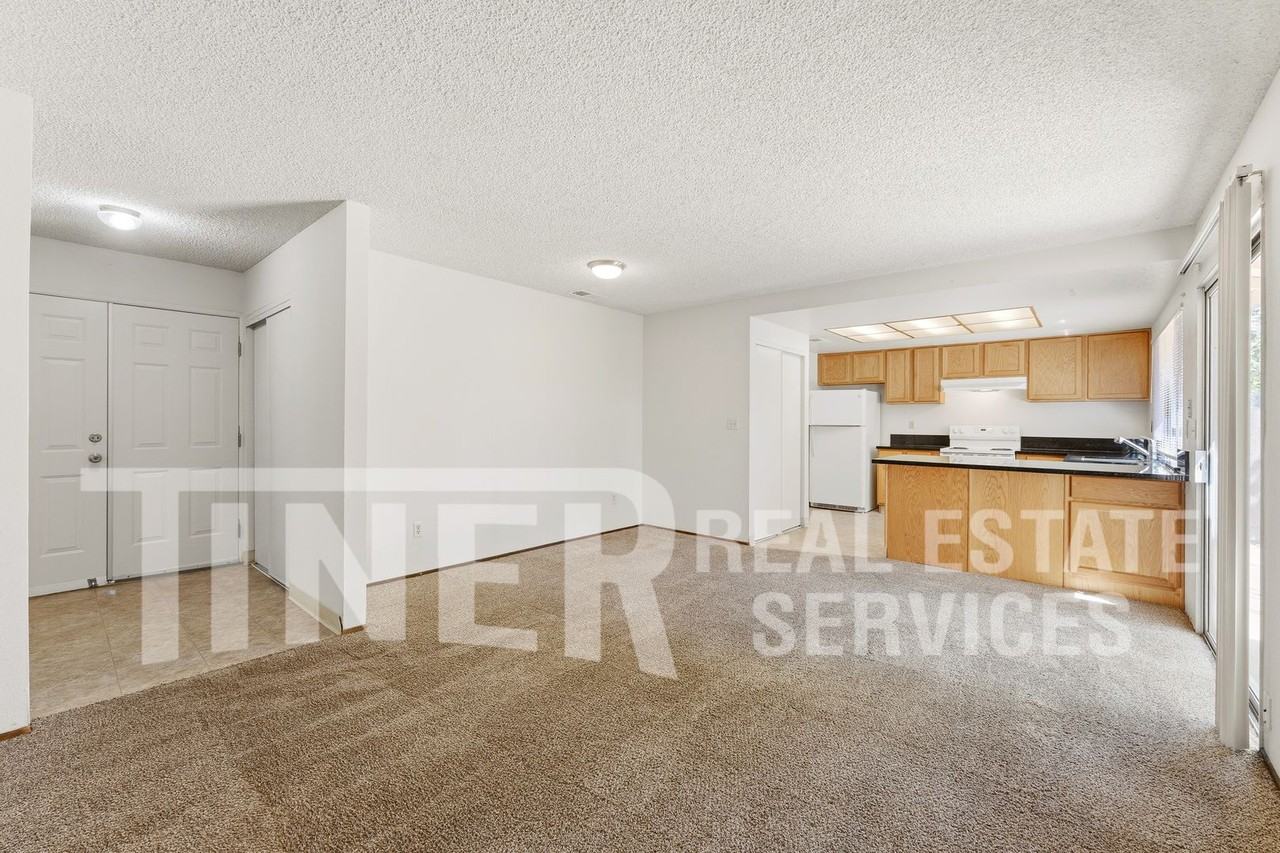 10237 Country Way - Photo 4 of 25