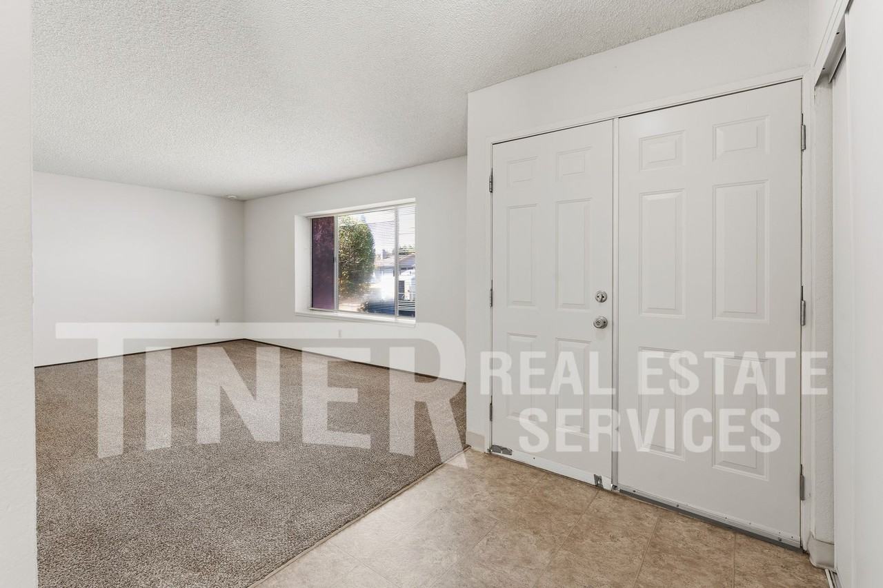 10237 Country Way - Photo 7 of 25
