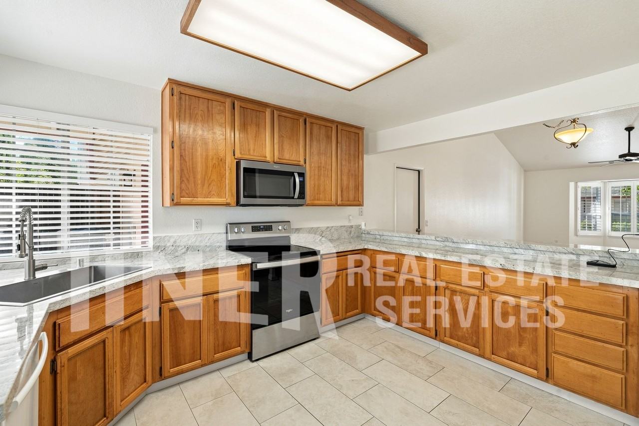 3863 Olivebranch Ln - Photo 4 of 22