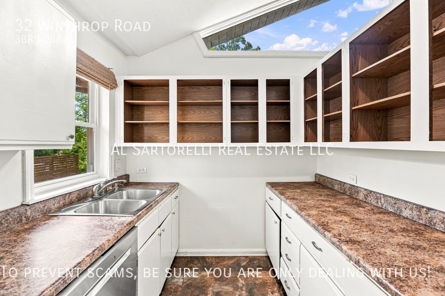 32 Winthrop Rd - Photo 4 of 28