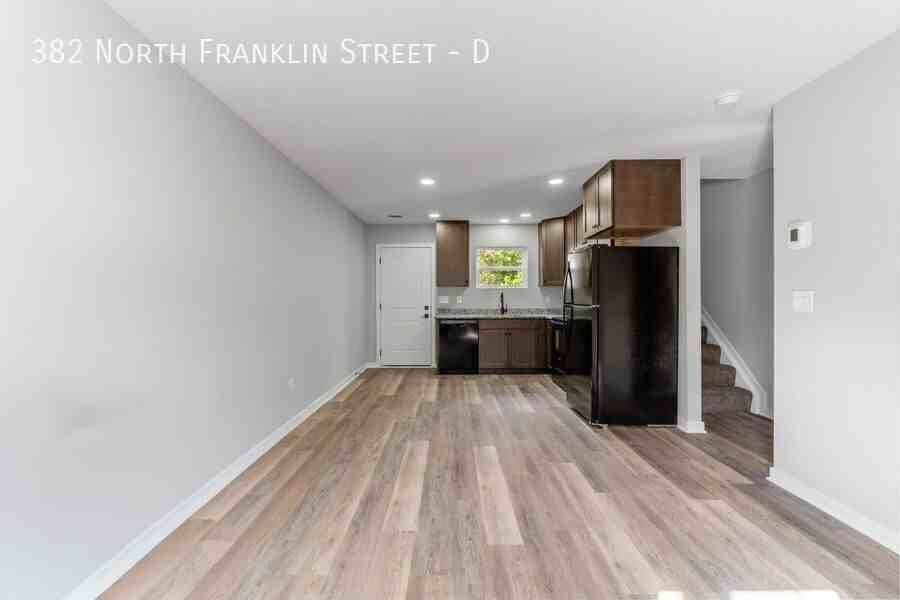 382 N Franklin St #D - Photo 4 of 28