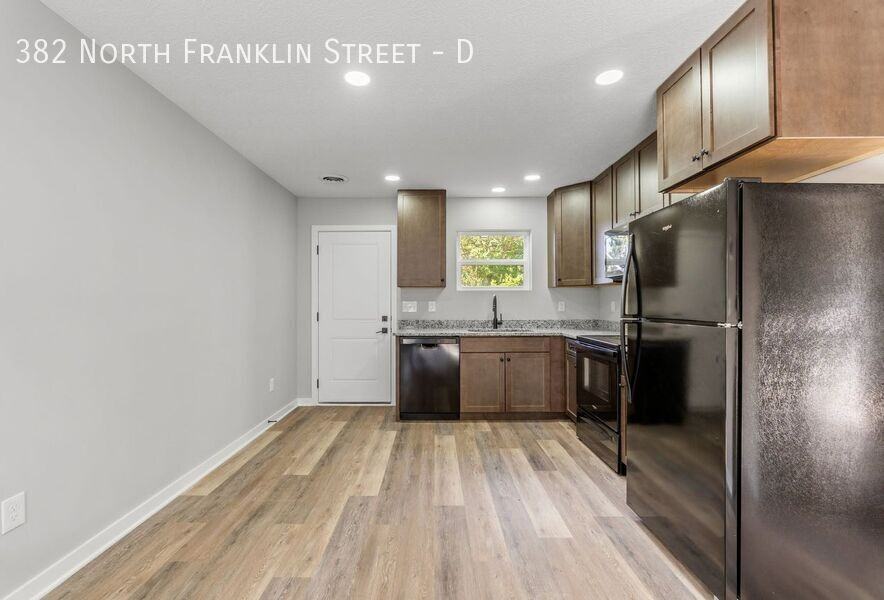 382 N Franklin St #D - Photo 5 of 28