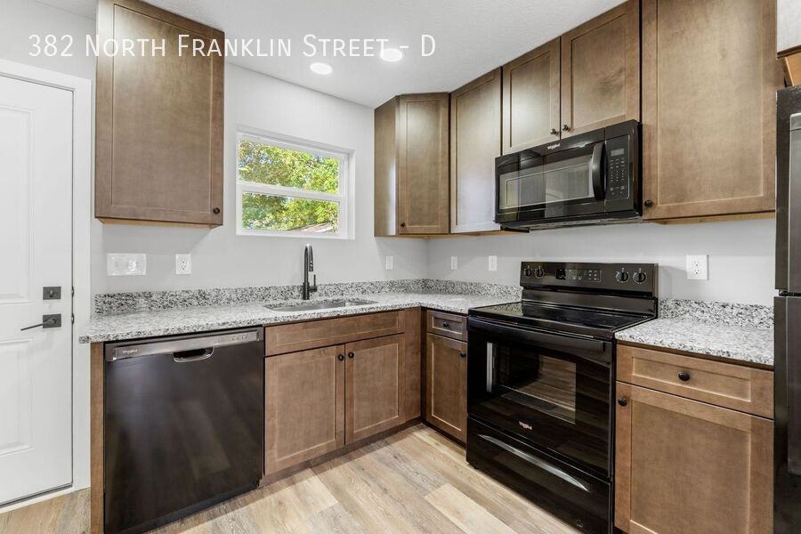 382 N Franklin St #D - Photo 6 of 28