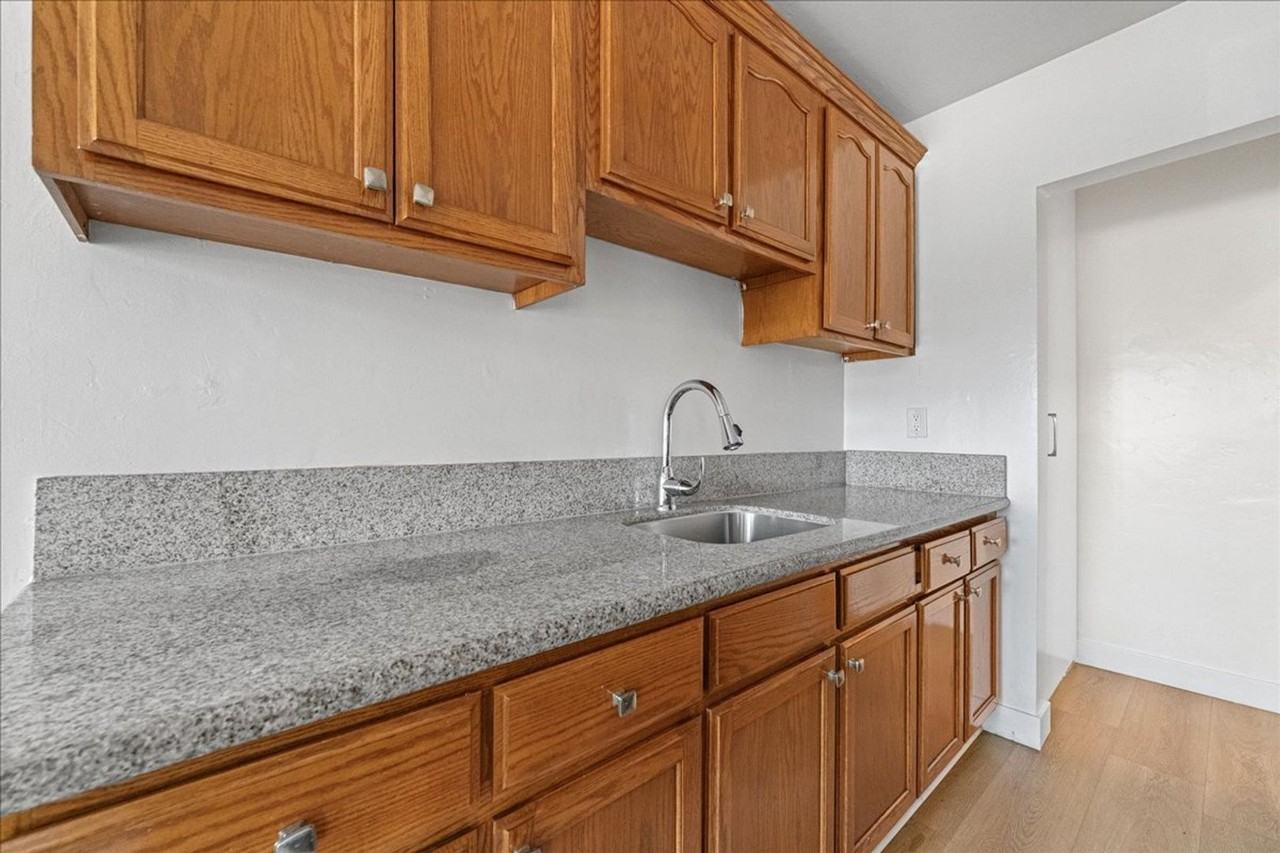 1922 Locust Ave #06 - Photo 4 of 9