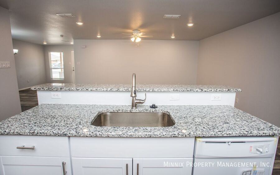 5607 Kemper St #B - Photo 6 of 30