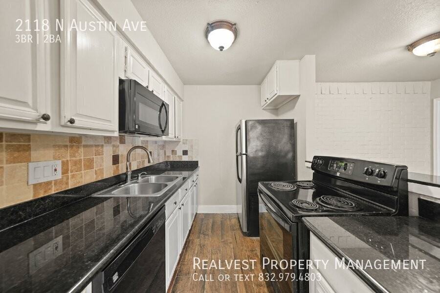 2118 N Austin Ave - Photo 4 of 11