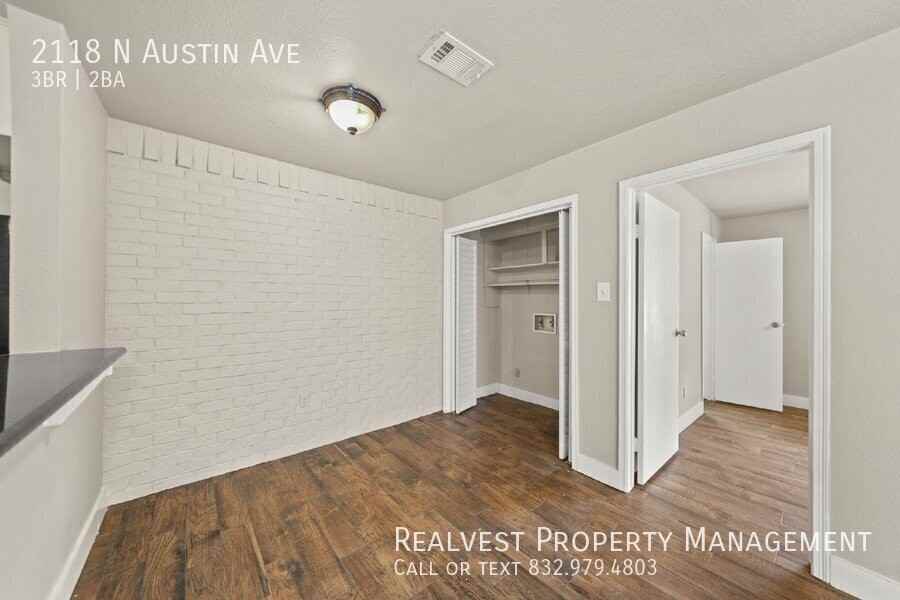 2118 N Austin Ave - Photo 5 of 11