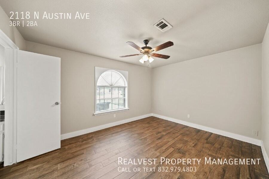 2118 N Austin Ave - Photo 6 of 11