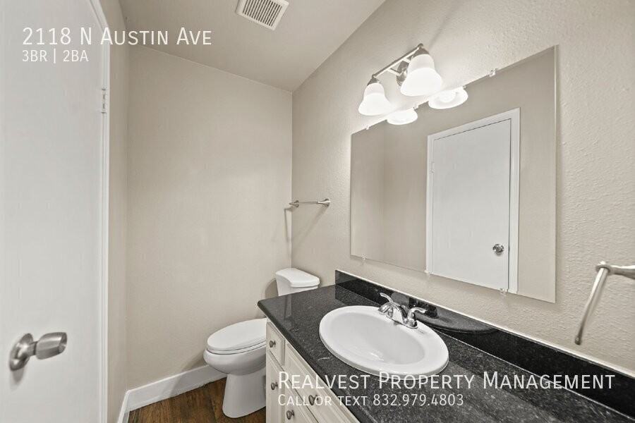 2118 N Austin Ave - Photo 7 of 11
