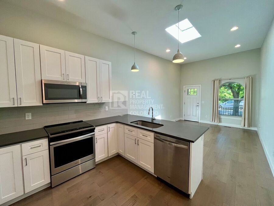 3833 Shoshone St - Photo 3 of 9