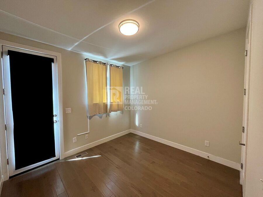 3833 Shoshone St - Photo 6 of 9