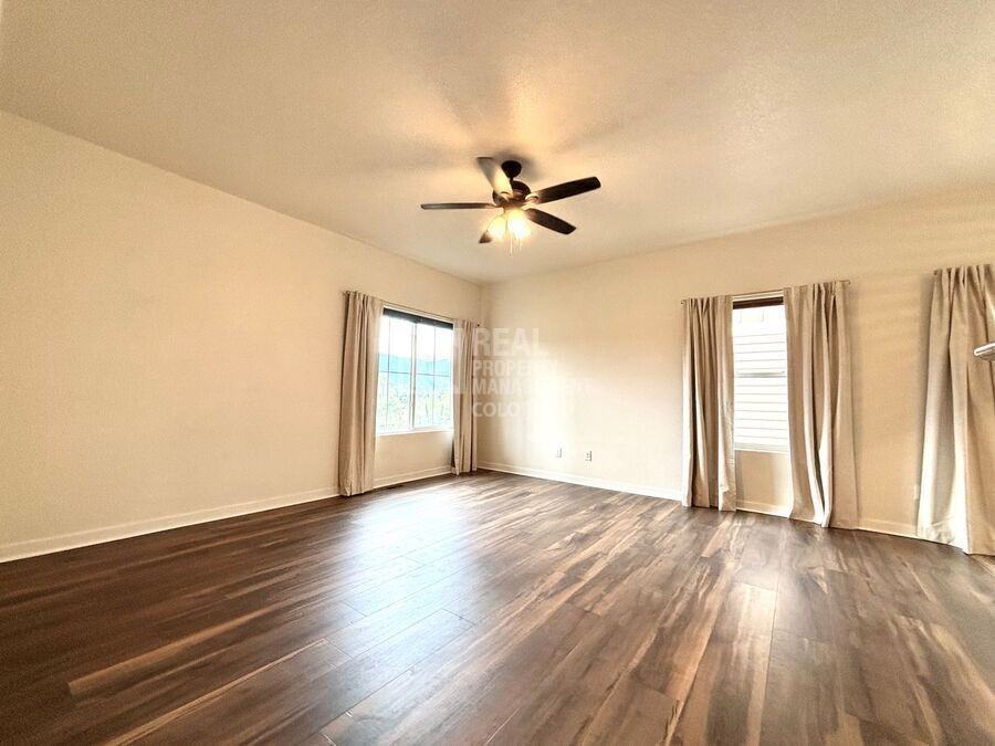 914 Antrim Loop - Photo 2 of 19