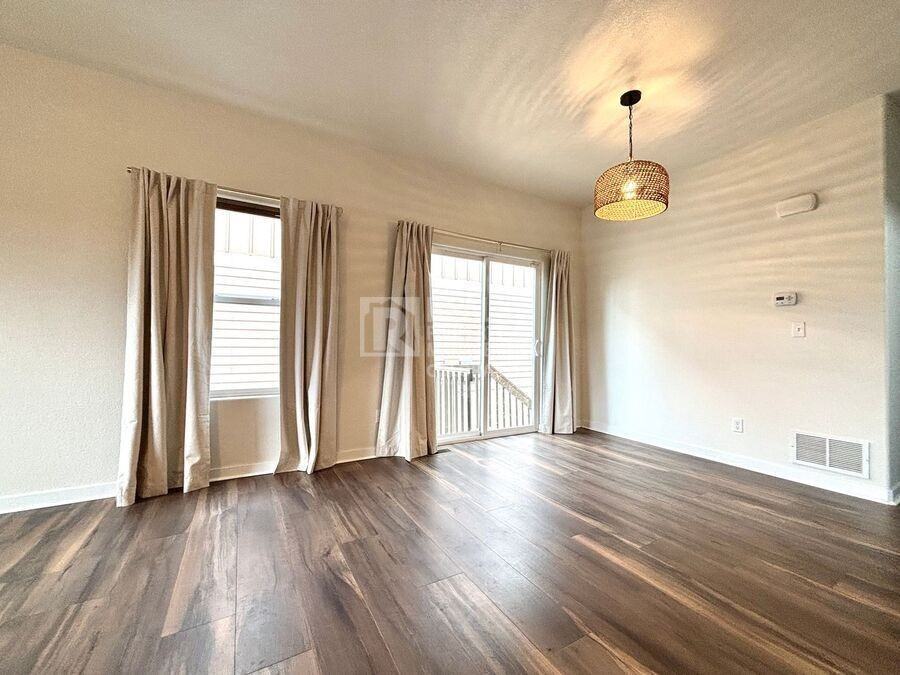 914 Antrim Loop - Photo 3 of 19