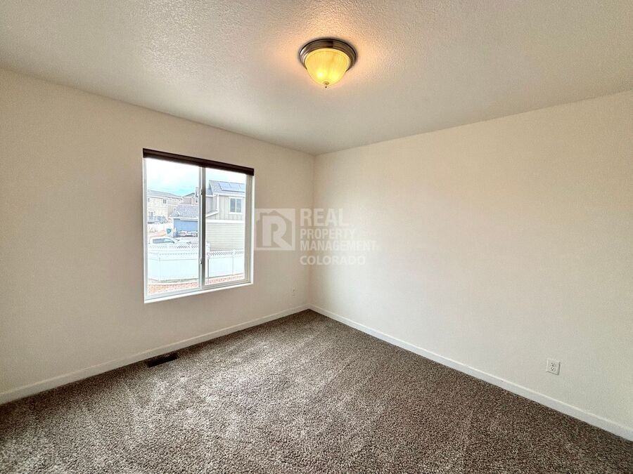 914 Antrim Loop - Photo 7 of 19