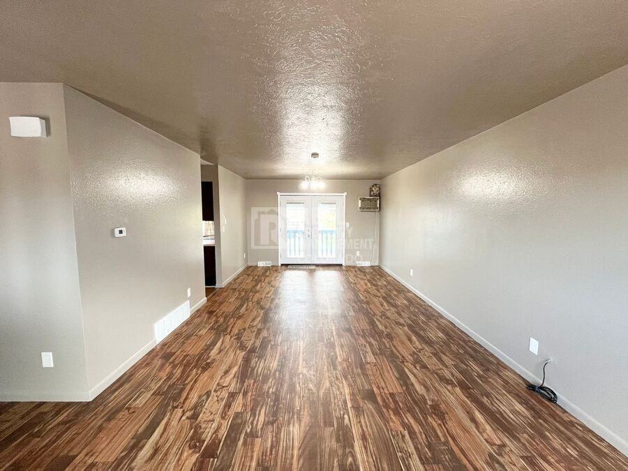 208 6th St - Photo 3 of 18