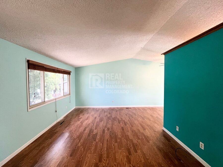605 S Empire Ave - Photo 4 of 25