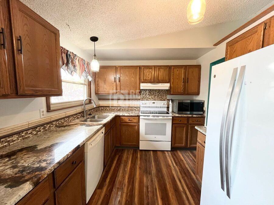 605 S Empire Ave - Photo 6 of 25