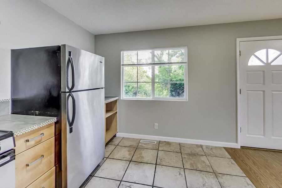 989 Vermont St #03 - Photo 4 of 17