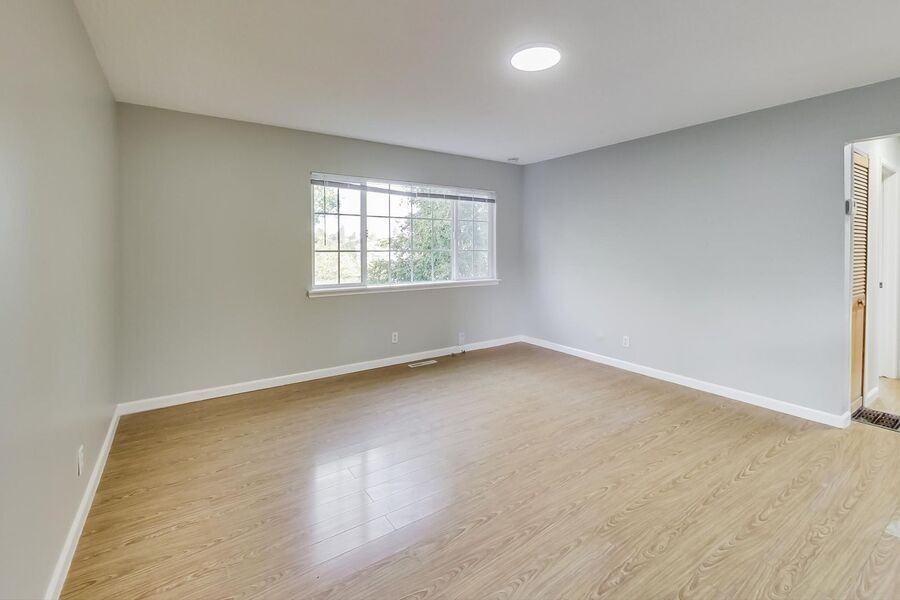 989 Vermont St #03 - Photo 7 of 17