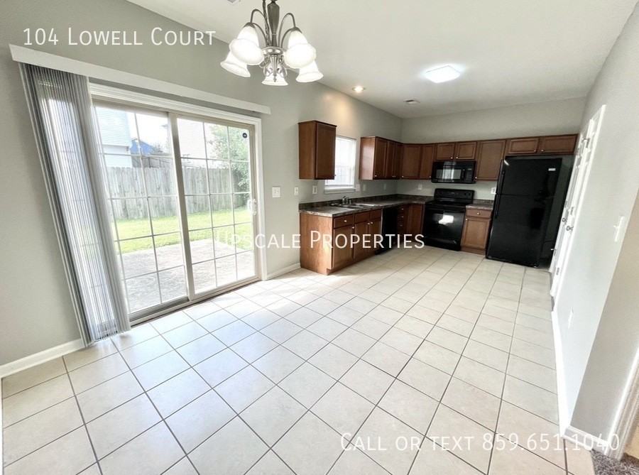104 Lowell Ct - Photo 3 of 13