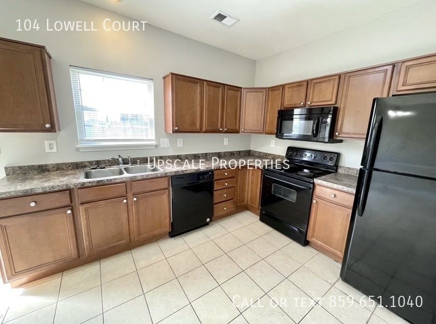 104 Lowell Ct - Photo 4 of 13