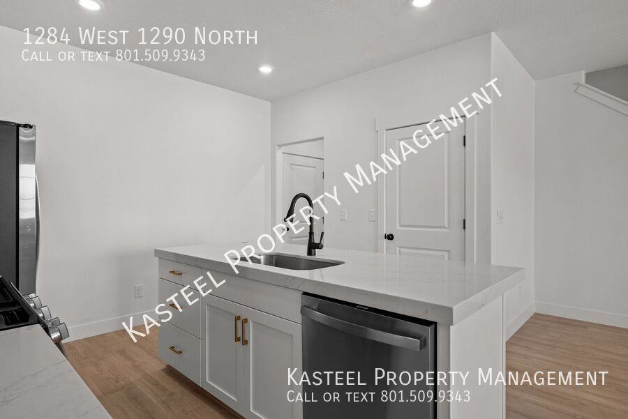 1284 W 1290 N - Photo 5 of 27
