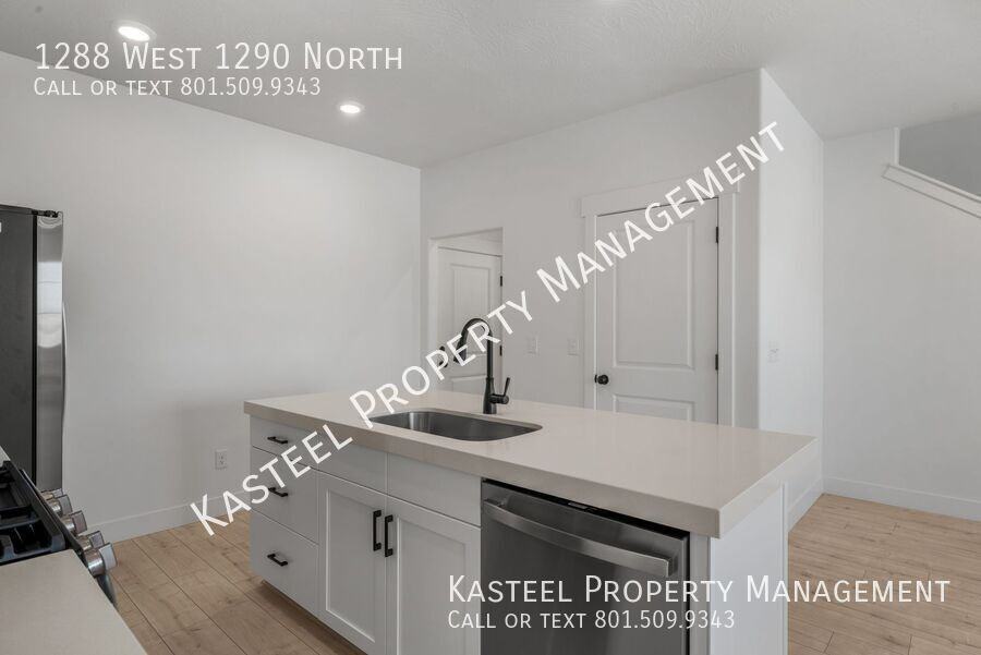 1288 W 1290 N - Photo 4 of 26