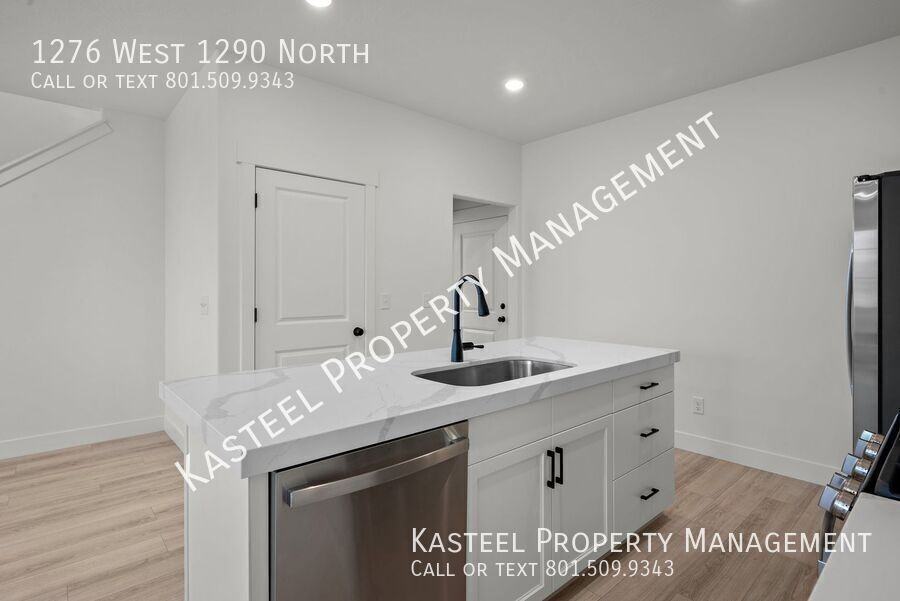 1276 W 1290 N - Photo 4 of 26