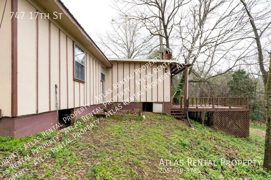 747 17th St - Photo 6 of 32