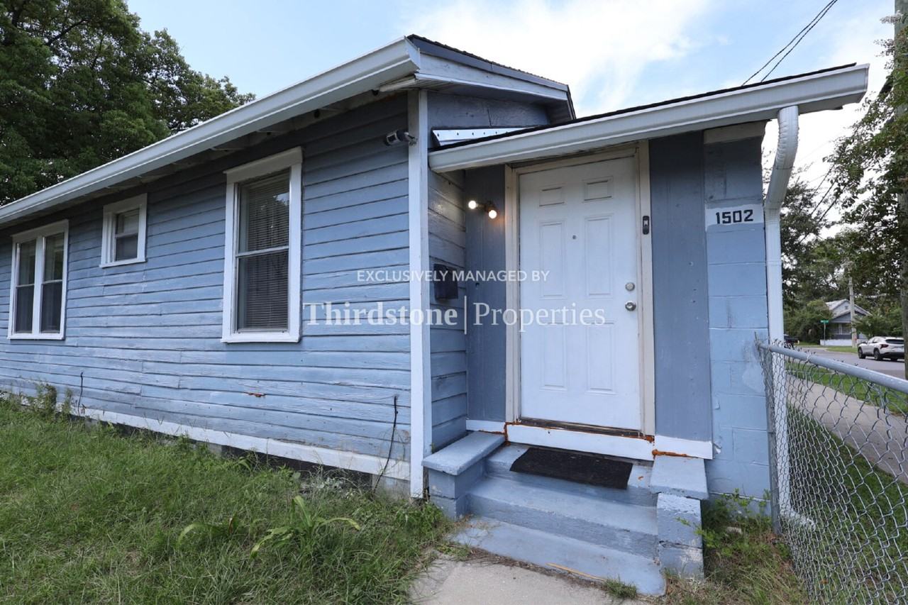 1502 Fairfax St - Photo 2 of 23