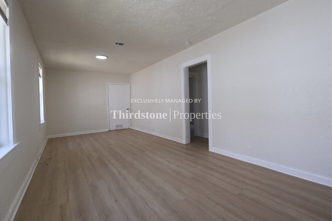 1502 Fairfax St - Photo 3 of 23