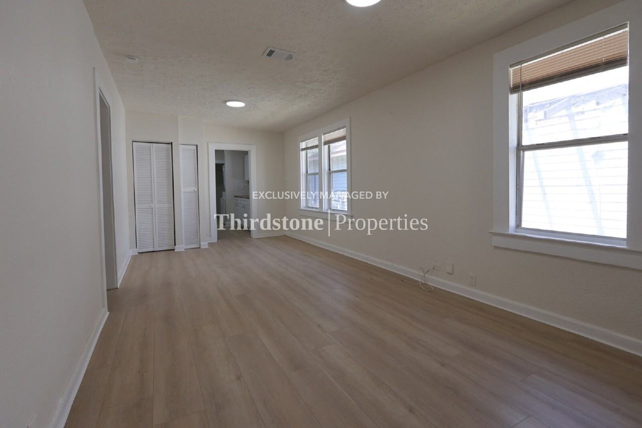 1502 Fairfax St - Photo 4 of 23