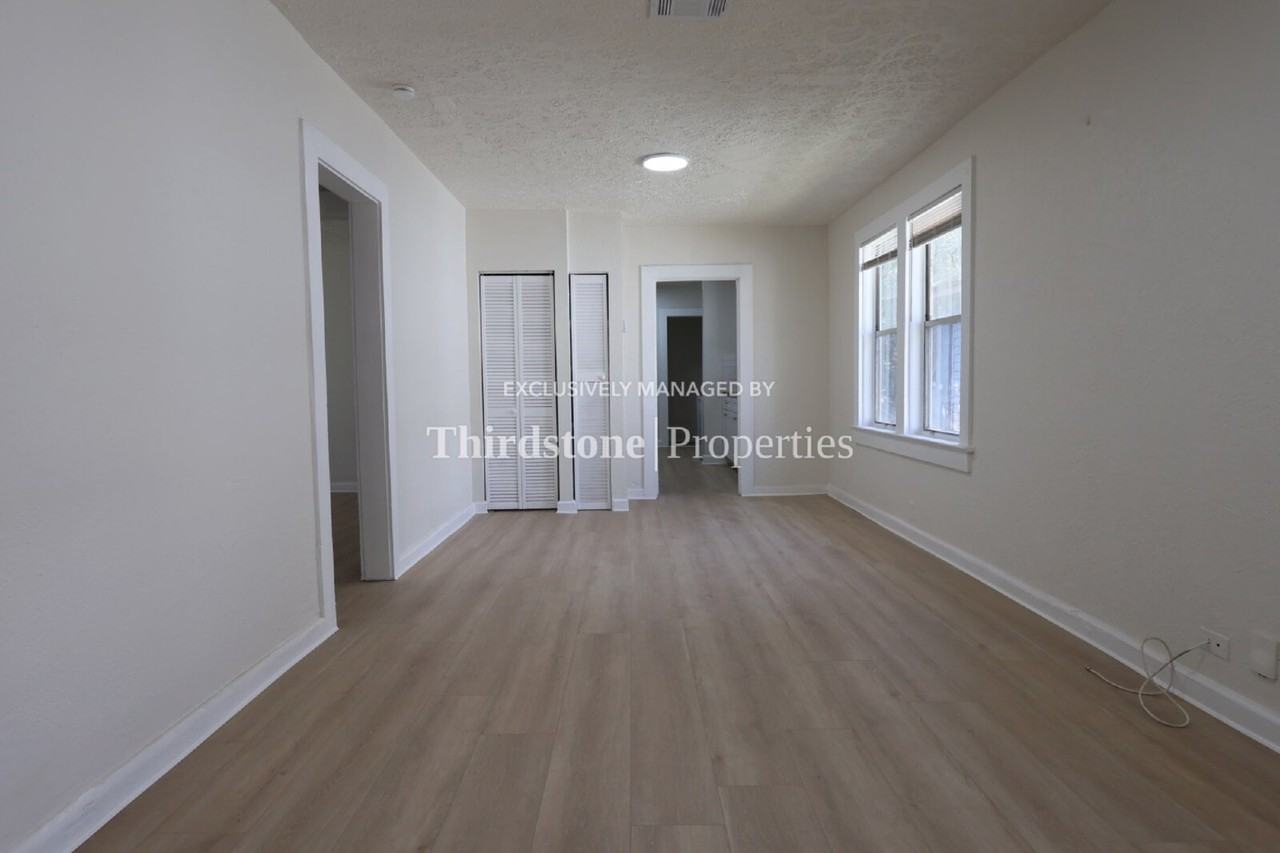 1502 Fairfax St - Photo 5 of 23