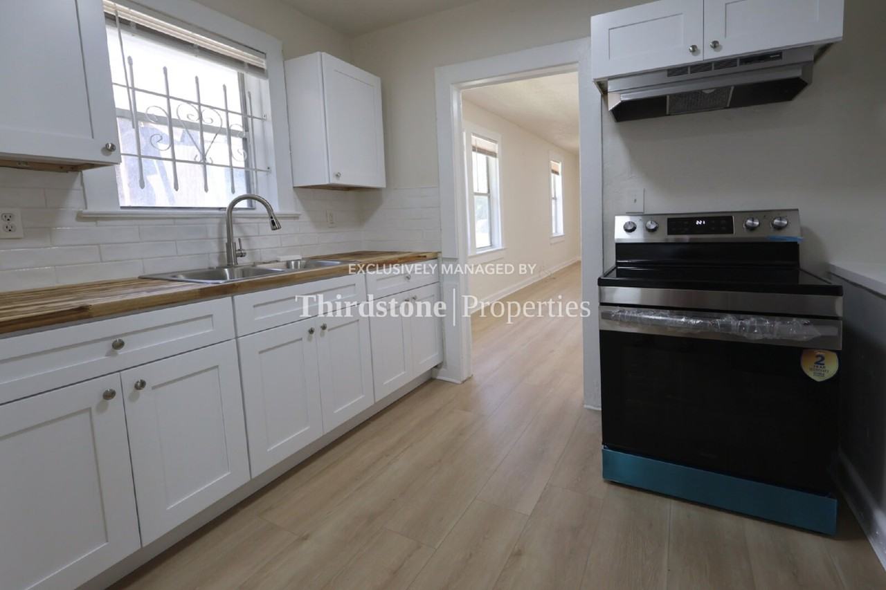 1502 Fairfax St - Photo 7 of 23