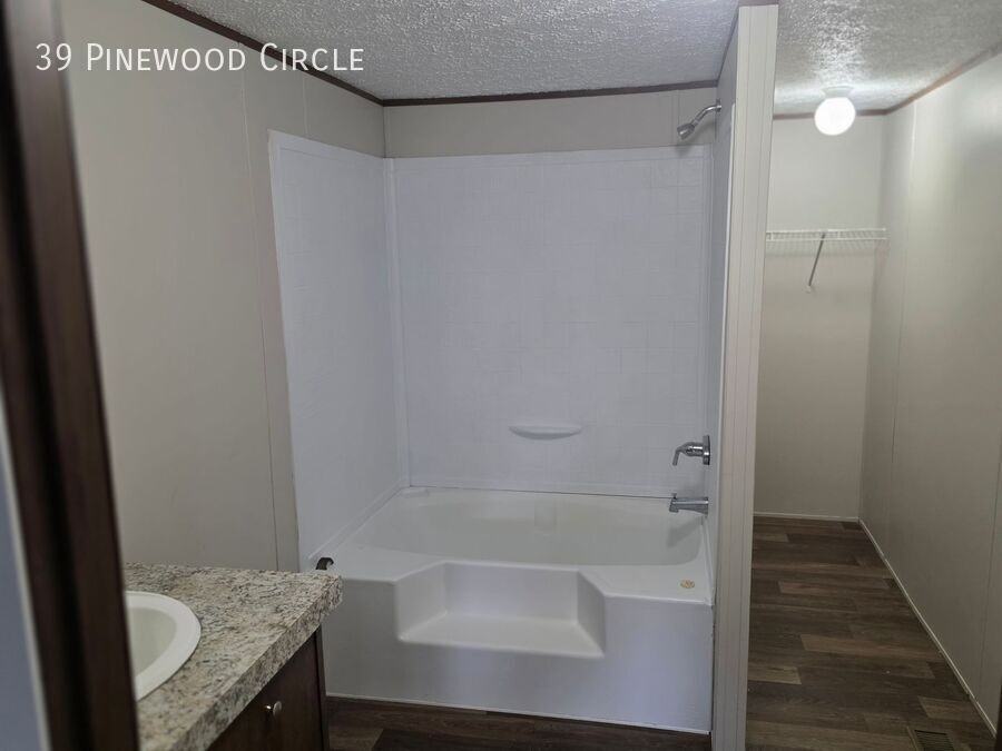 39 Pinewood Cir - Photo 3 of 8