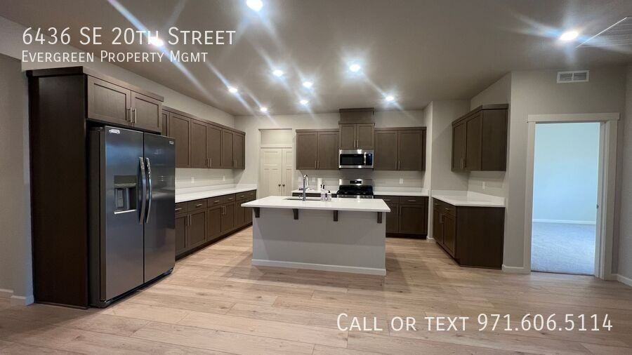 6436 Se 20th St - Photo 2 of 27