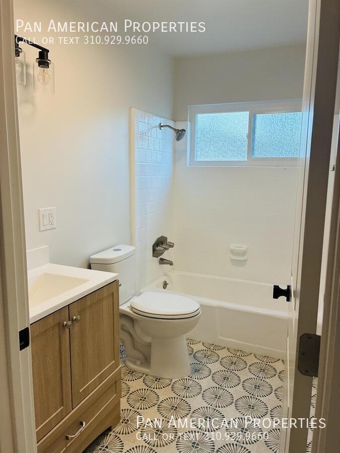 311 S Clementine St #B - Photo 4 of 6