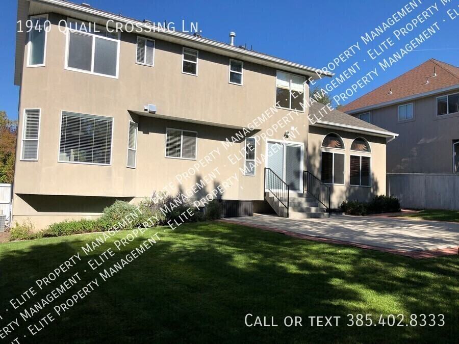 1940 E Quail Crossing Ln - Photo 2 of 21