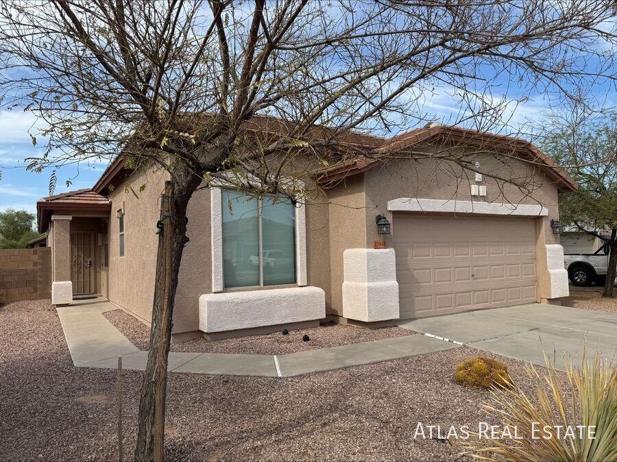 17044 W Bristol Ln - Photo 2 of 50