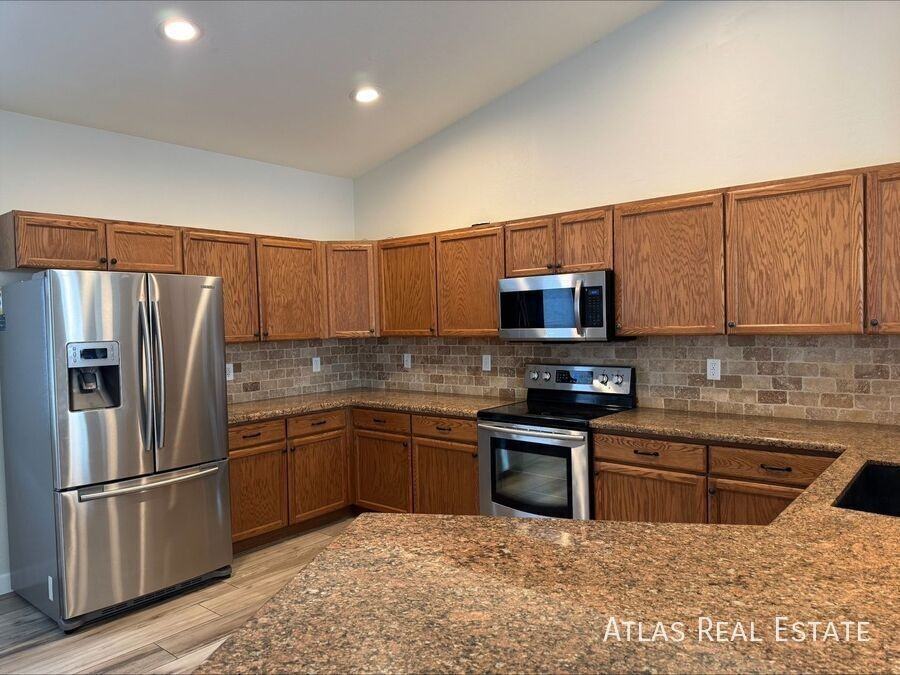 17044 W Bristol Ln - Photo 6 of 50