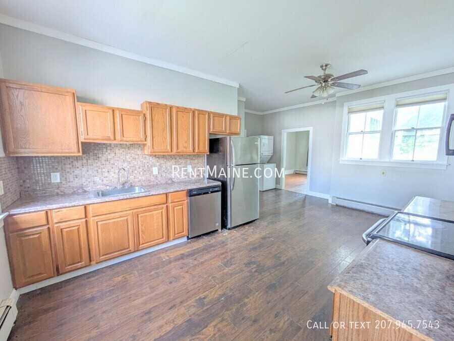 347 Hammond St - Photo 2 of 19