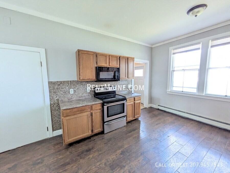 347 Hammond St - Photo 3 of 19