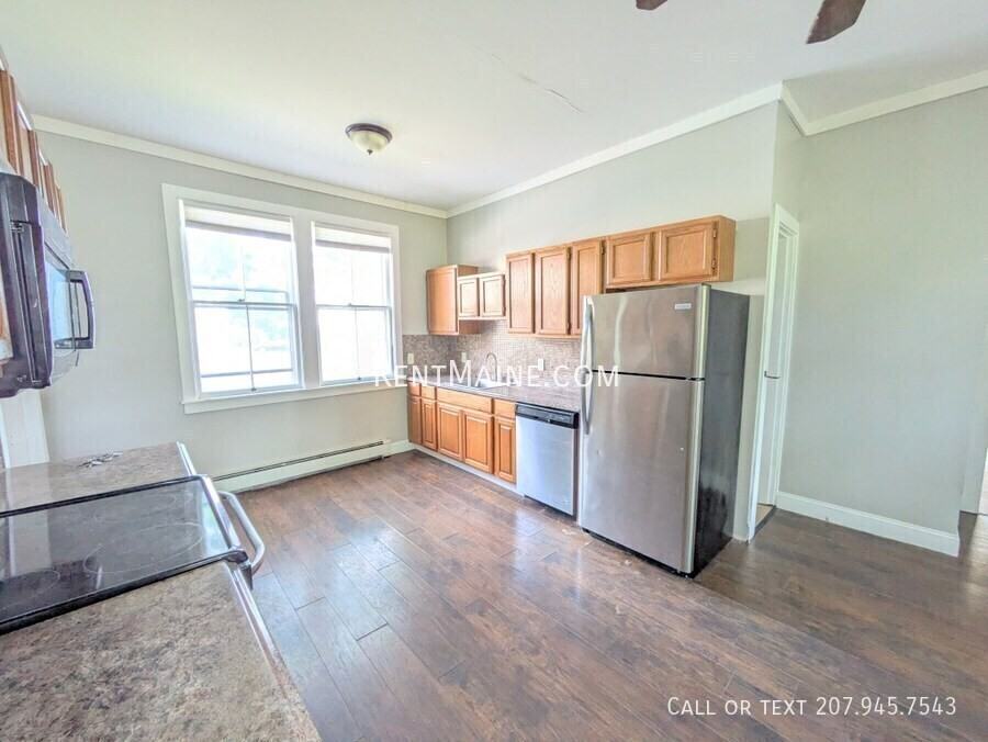347 Hammond St - Photo 4 of 19