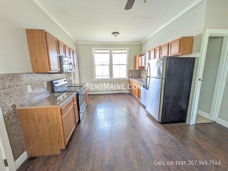 347 Hammond St - Photo 5 of 19